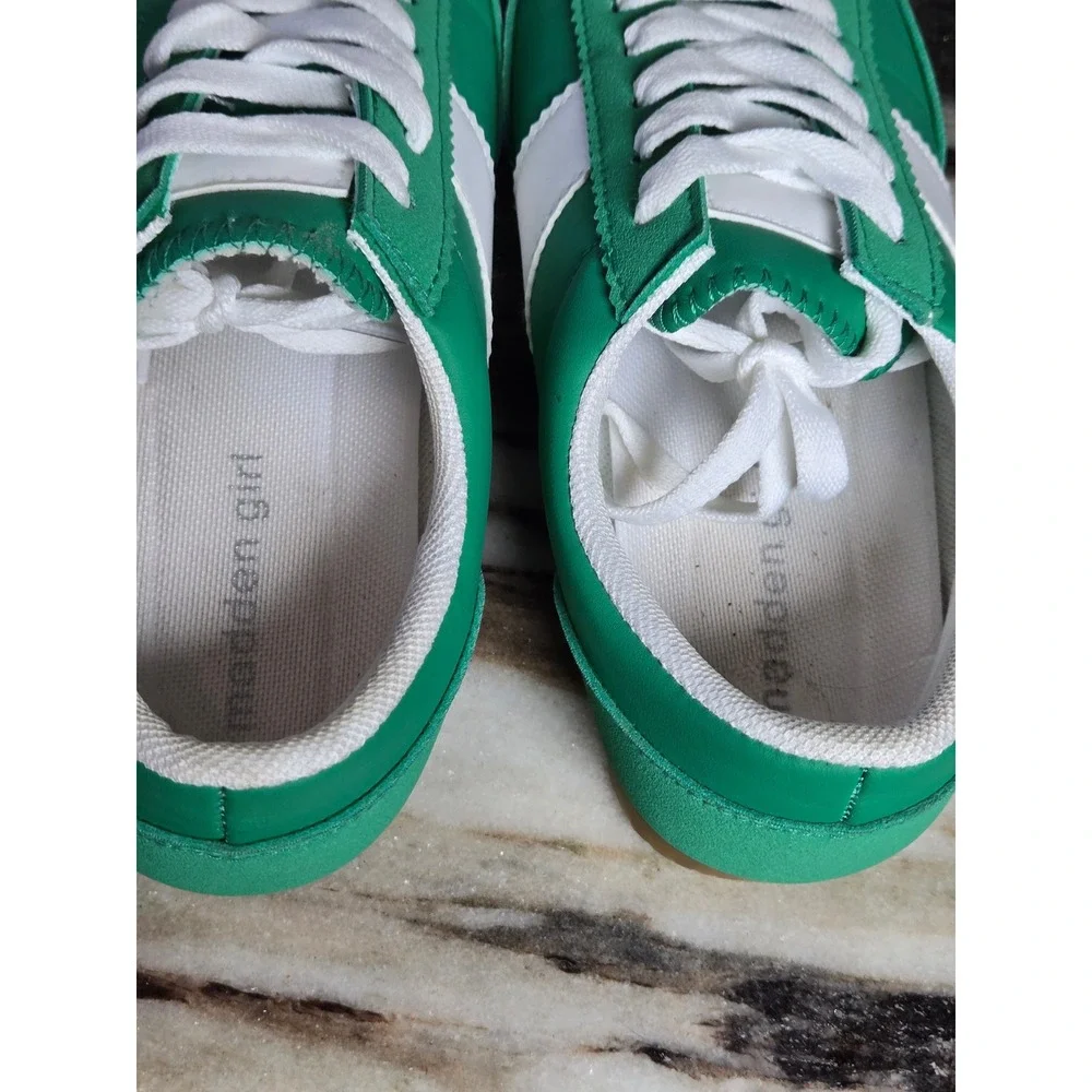Madden Girl Green White Low Top Lace Up Sneakers Retro‎ Gum Sole Shoes Size 7